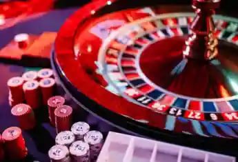 Bangladesh mobile reader using 60 bdt Android casino content on a compact screen